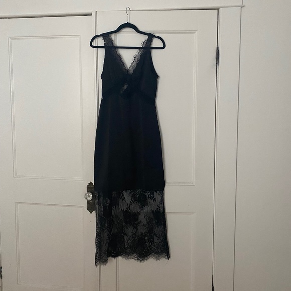Fore / Vici black satin lace midi dress in M - Picture 2 of 4